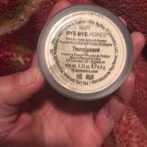 It cosmetics bye bye pores powder